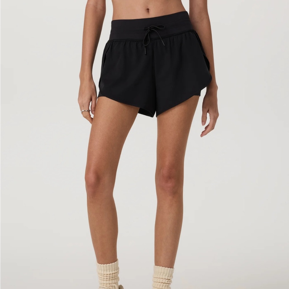 Vuori Daily Speed Short 2.5" NWT